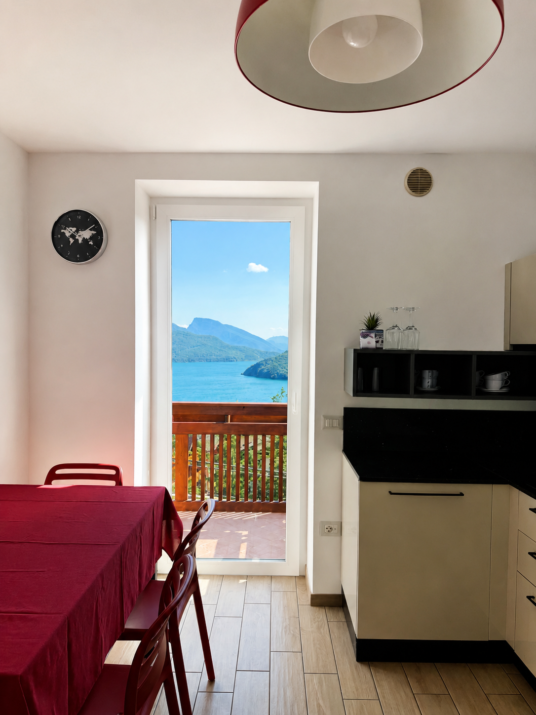 Vista sul lago dalla cucina