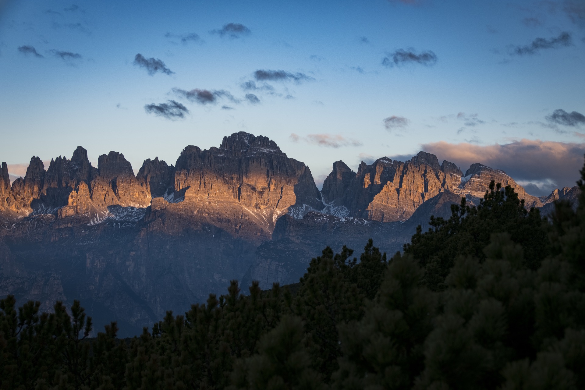 Blick von der Paganella auf die Brenta-Dolomiten